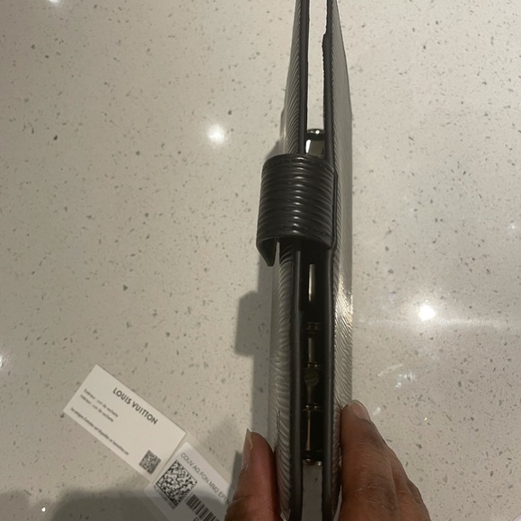 Louis Vuitton Agenda MM in Epi Leather Black - Picture 10 of 16